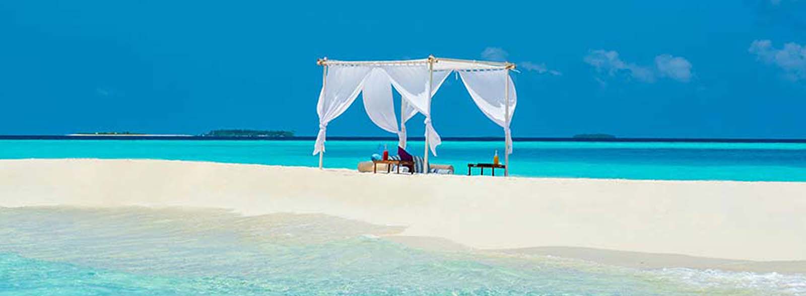 Milaidhoo Maldives Dining Sandbank