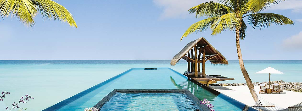 Malediven Reethi Rah Pool and beach