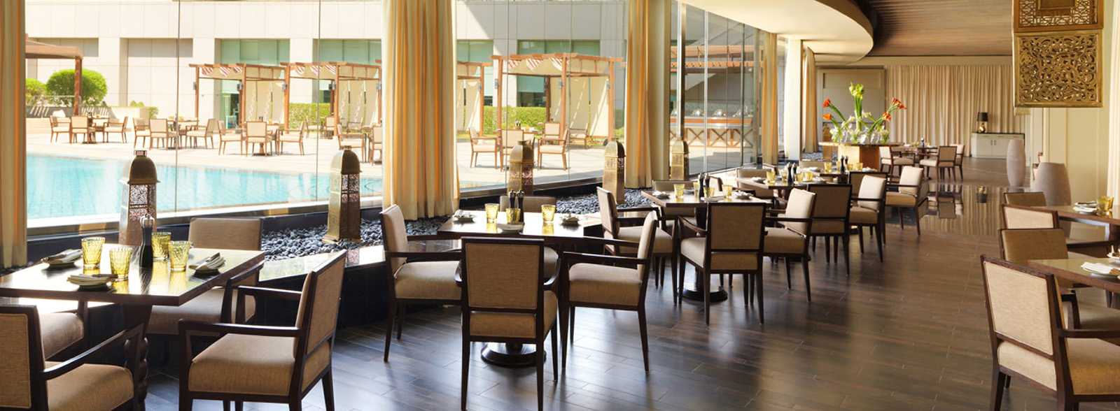 Four Seasons Hotel Riyadh – Restaurant with Pool